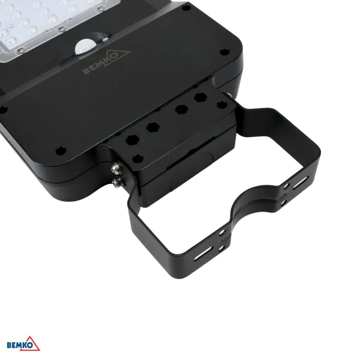 Lampa uliczna, Lampa uliczna solarna, Oprawa solarna Bemko C83-SOG-025BL-4K-PIR