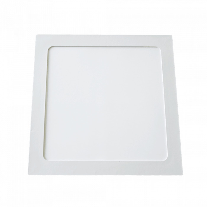 Oprawa downlight w kolorze biały, cała w kadrze, na jasnym tle