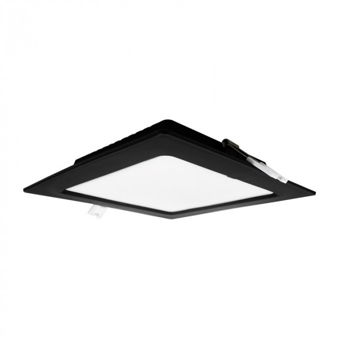 Oprawa downlight w kolorze czarny, cała w kadrze, na jasnym tle